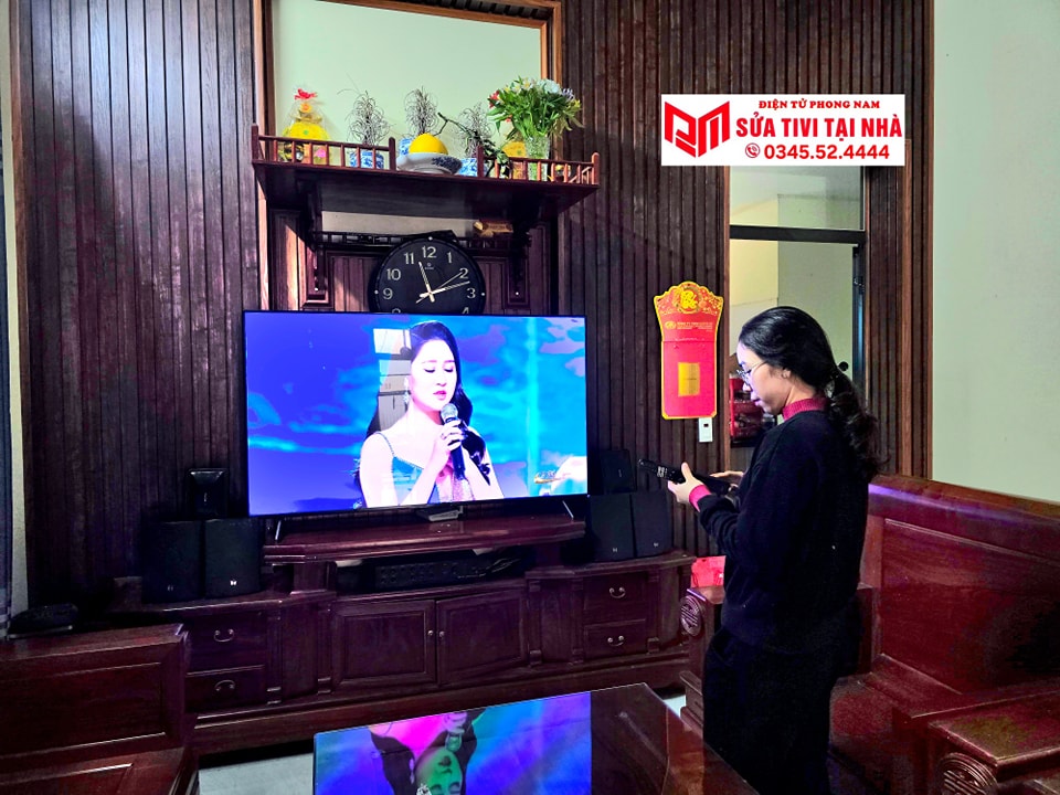 khách hàng hài lòng khi sử dụng dịch vụ sửa tivi tại nhà của Phong Nam
