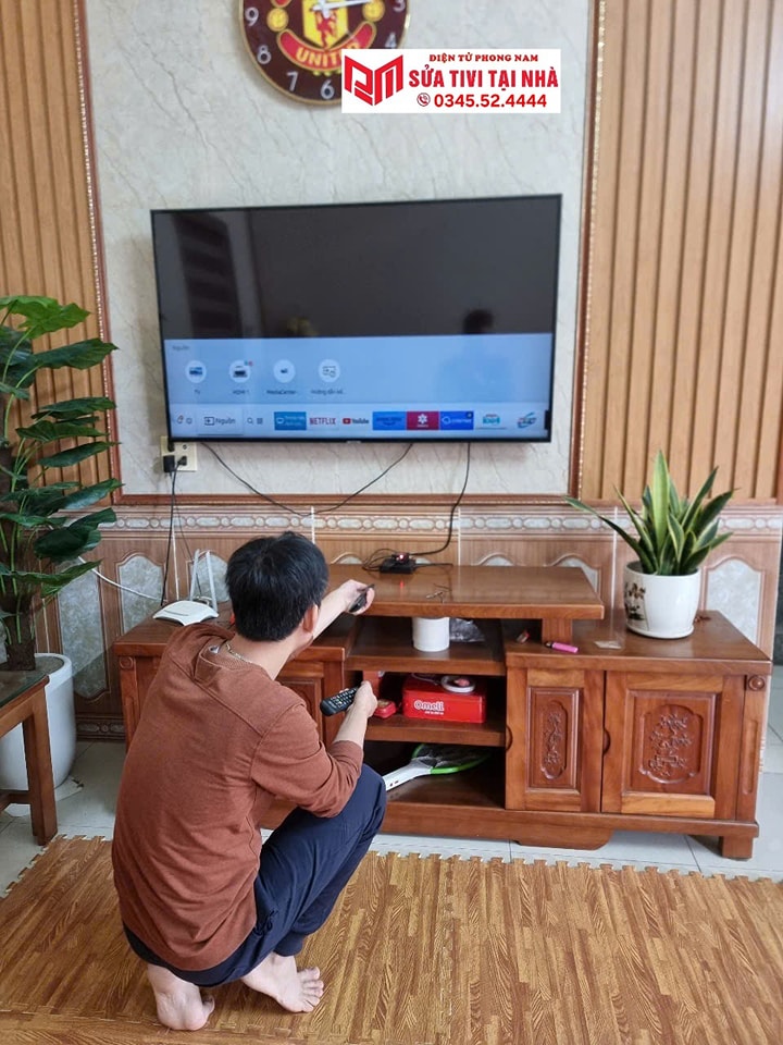 khách hàng hài lòng khi sử dụng dịch vụ sửa tivi tại nhà của Phong Nam